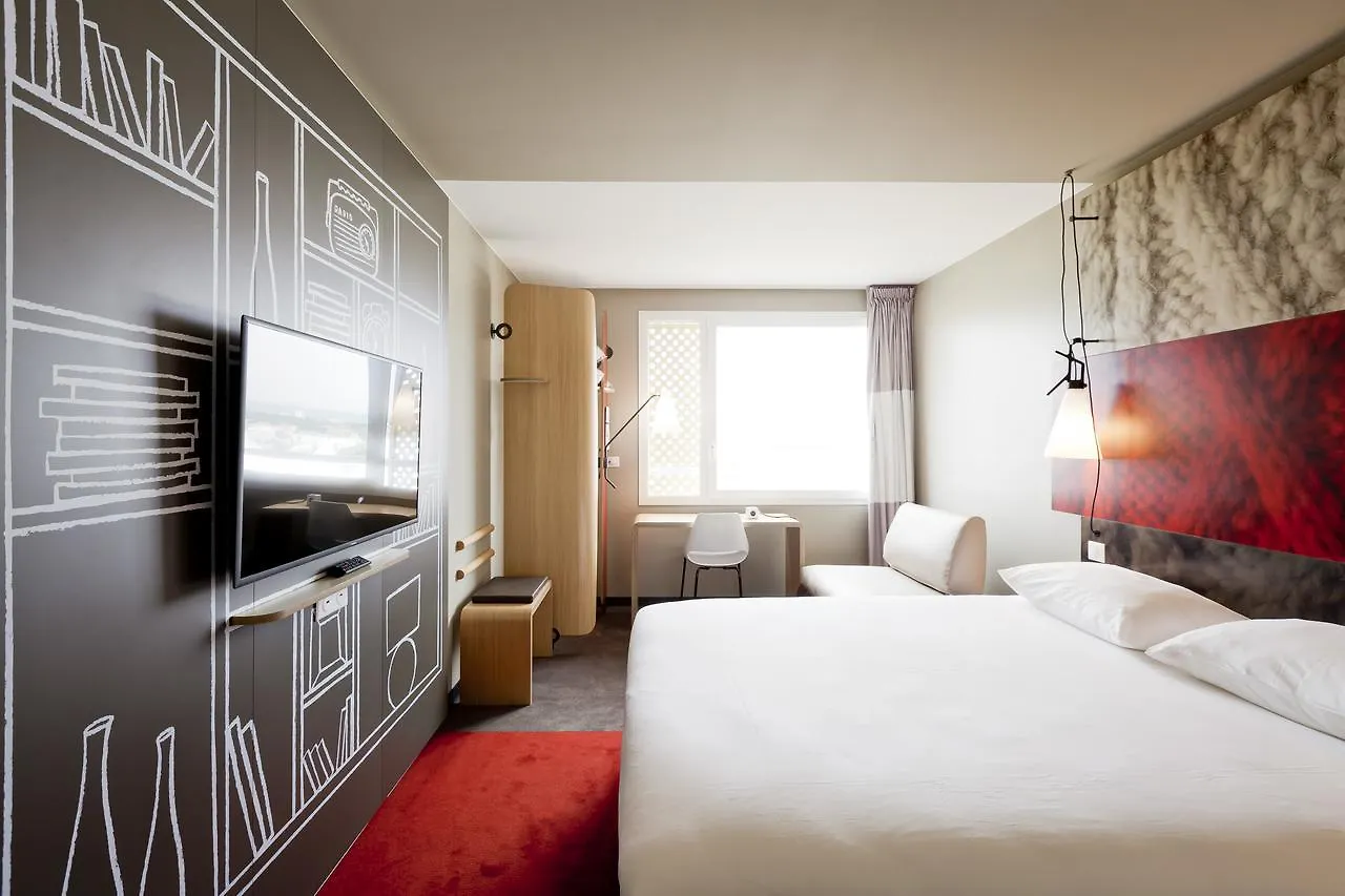 Hotel ibis Lyon Carre De Soie à Vaulx-en-Velin